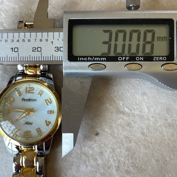 Armitron lady battery bracelet band TT water resistant 175ft - Picture 5 of 5